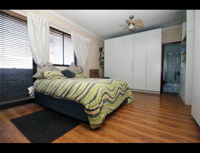6 BEDROOM FREESTANDING FOR SALE IN TUSCANY GLEN